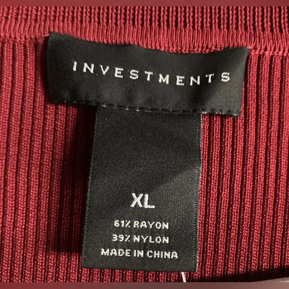 Women’s Investment Brand XL Red Top NWT - Picture 5 of 7